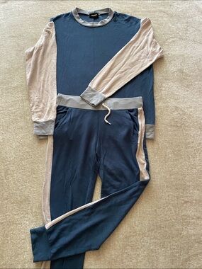 Monrow Blue and Beige Two-Tone Lounge Set